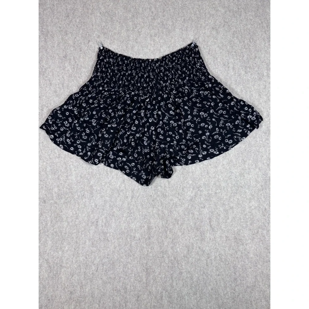 k261. Boho Womens M/L Black Floral Smocked Waist Flowy Boho Shorts
